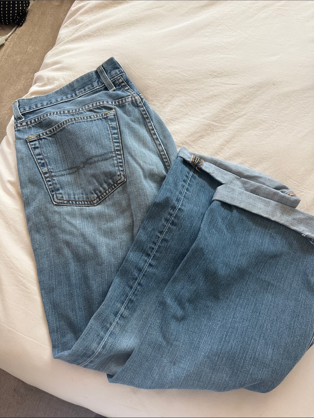 Lucky Brand men’s  Light Blue Straight-Leg Jeans